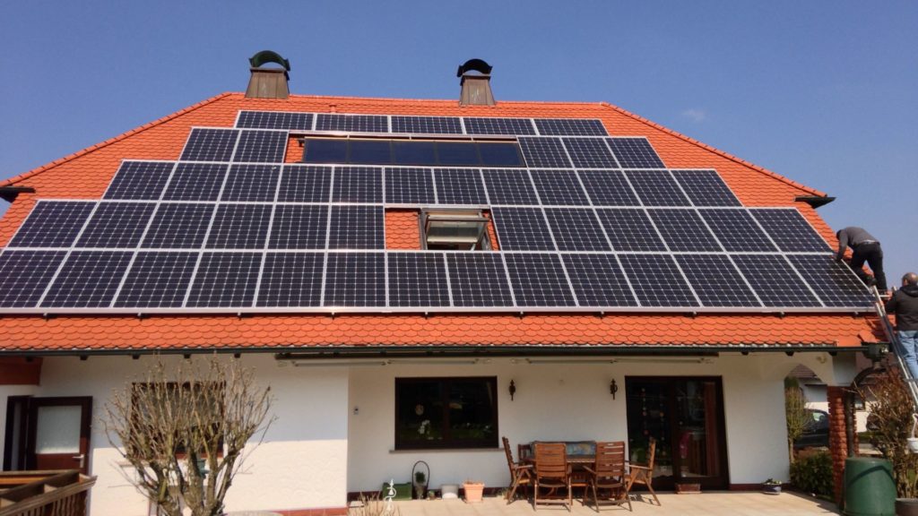 Photovoltaikanlage auf dem Dach eines unserer Kunden aus dem Saarland - Ihr Photovoltaik-Partner aus Homburg nahe Neunkirchen.