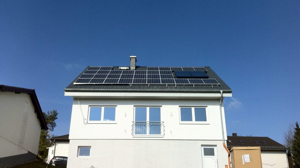 Photovoltaikanlage auf dem Dach eines unserer Kunden aus dem Saarland - Ihr Photovoltaik-Partner aus Homburg nahe Neunkirchen.