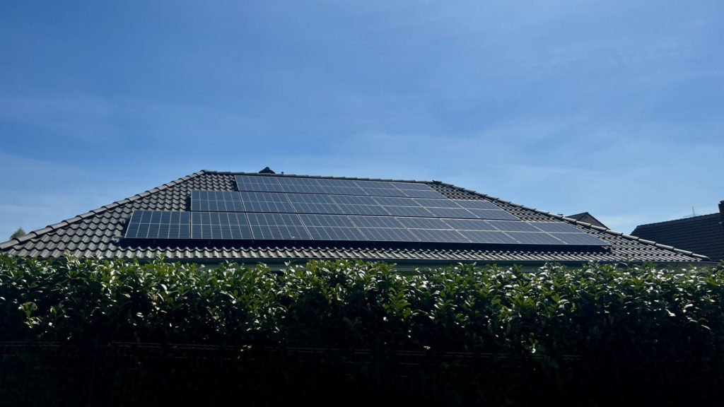 Photovoltaikanlage auf dem Dach eines unserer Kunden aus dem Saarland - Ihr Photovoltaik-Partner aus Homburg nahe Neunkirchen.